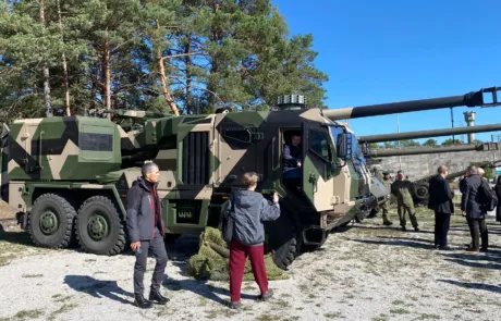 Industry day no instituto de investigação e teste militar em Záhorie, Bratislava