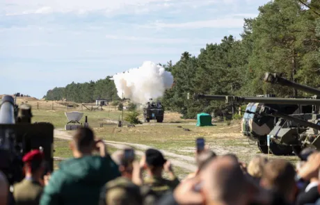 Industry day no instituto de investigação e teste militar em Záhorie, Bratislava