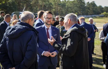 Industry day no instituto de investigação e teste militar em Záhorie, Bratislava